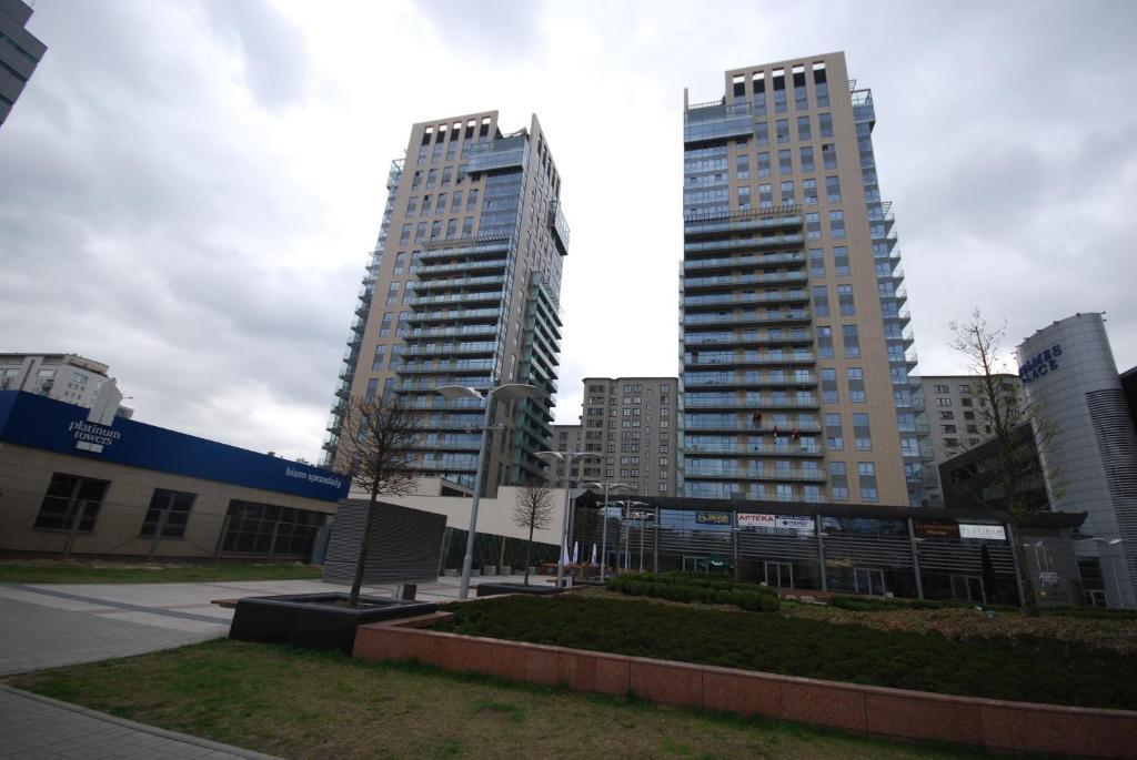 Platinum Towers Country 2 Country Aparthotel Varsovia Exterior foto